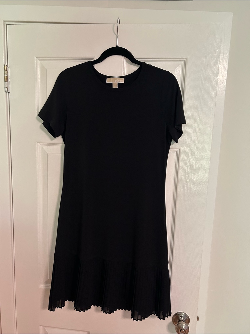 Michael Kors Black Short-Sleeve Pleated-Hem Shift Dress